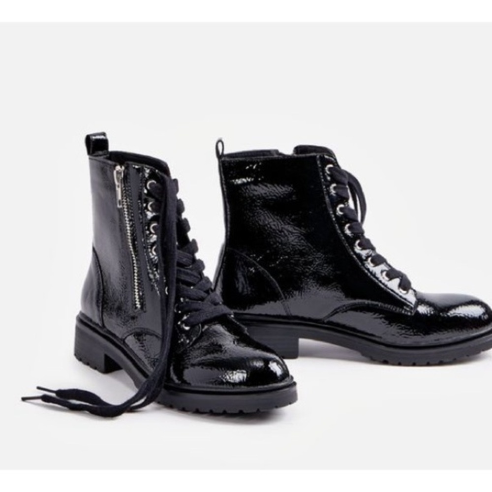JustFab aynsly flat boots